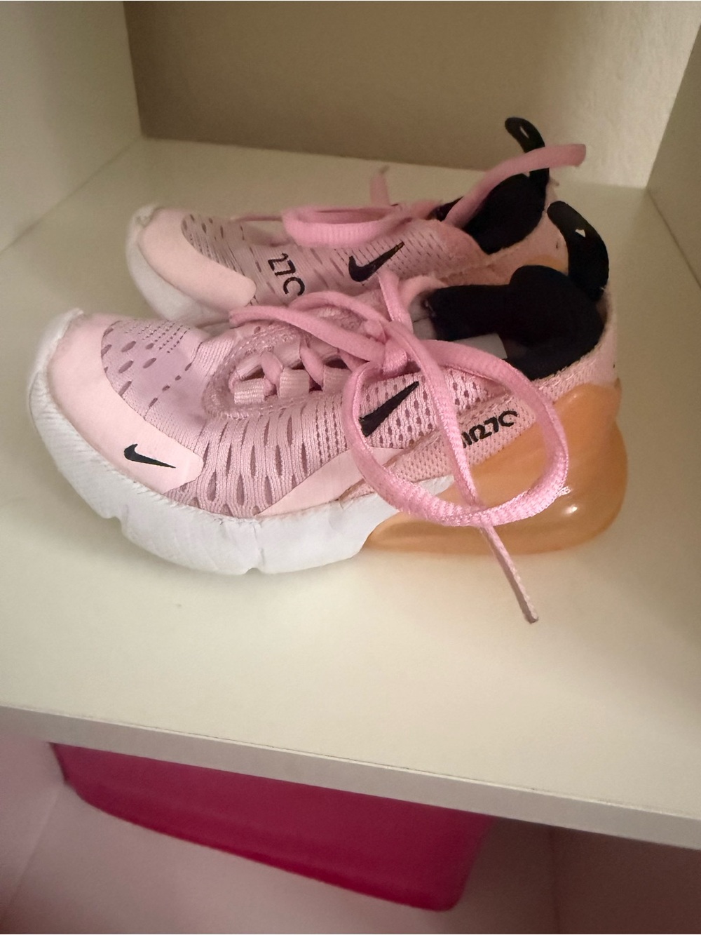 Girls 6c Nike 270s